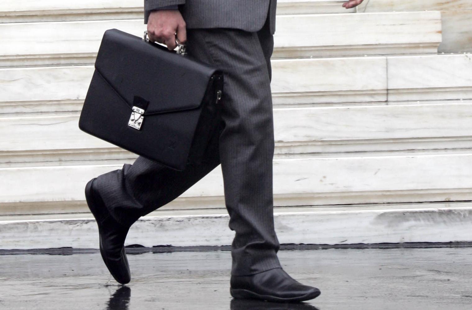 Δρακόντεια εποπτεία στις τράπεζες από υπερ-επιτρόπους