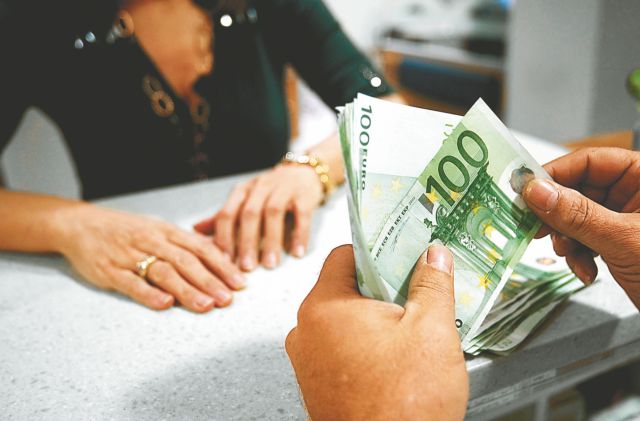 Στα δίχτυα της Εφορίας 17.000 καταθέτες του εξωτερικού