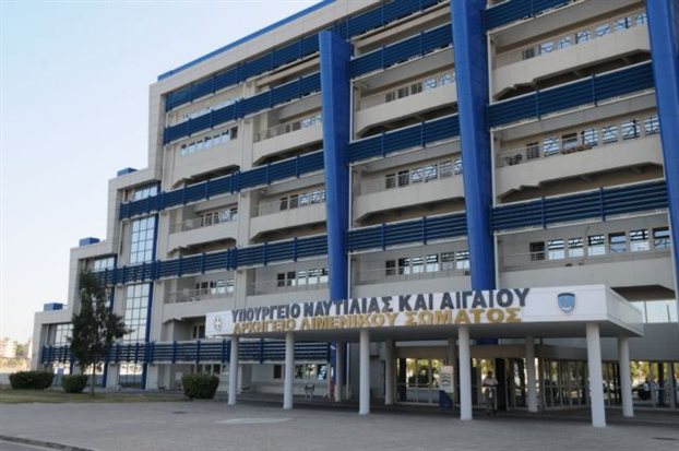 Κατάληψη υπαλλήλων στο γραφείο του γγ Ναυτιλίας για τις λίστες διαθεσιμότητας