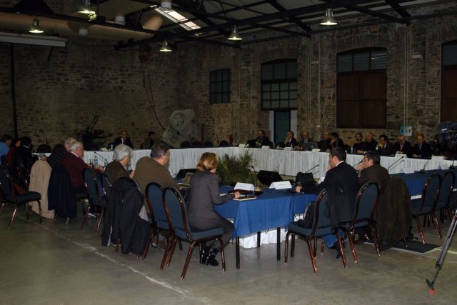 Με παραίτηση απειλούν οι πρυτάνεις για τυχόν απομακρύνσεις υπαλλήλων των ΑΕΙ