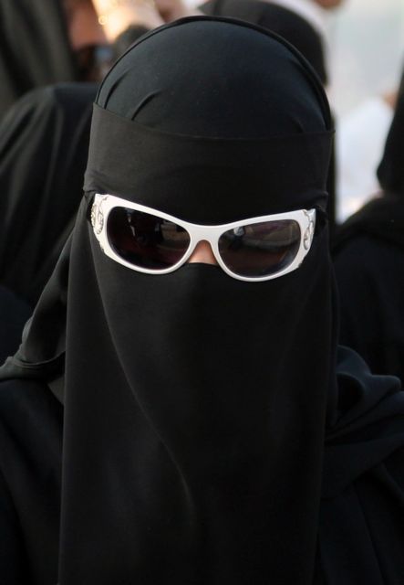 Ηλεκτρονικά εντοπίζονται οι γυναίκες στη Σαουδική Αραβία όταν ταξιδεύουν