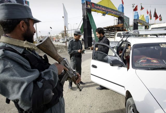 Επίθεση αυτοκτονίας με δύο νεκρούς και δεκάδες τραυματίες στο Αφγανιστάν