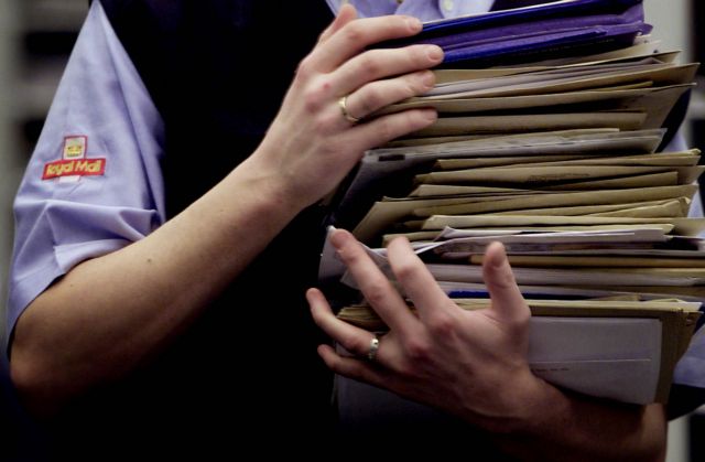 Χωρίς αλληλογραφία κινδυνεύουν να μείνουν Βρετανοί ιδιοκτήτες άγριων σκύλων