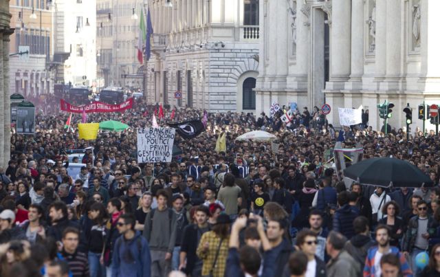 Όλη η Ιταλία μία φοιτητική διαδήλωση κόντρα στις περικοπές στην Παιδεία