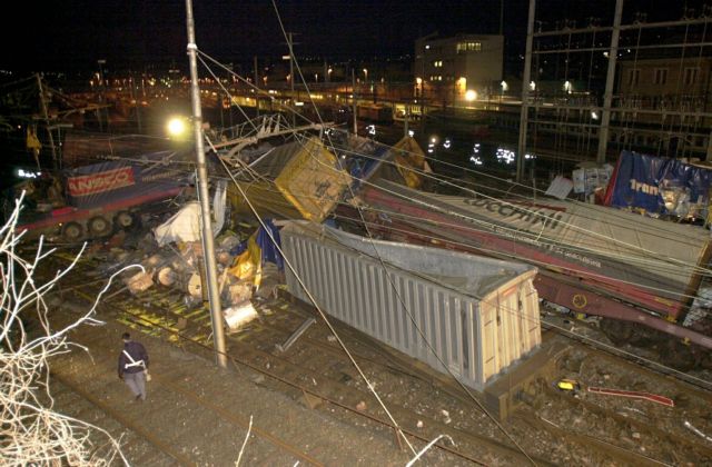 Έξι νεκροί σε σιδηροδρομικό δυστύχημα στην Καλαβρία