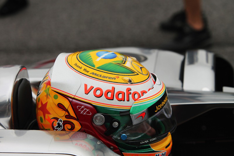 Απών ο R. Dennis από την τελευταία εμφάνιση του L. Hamilton