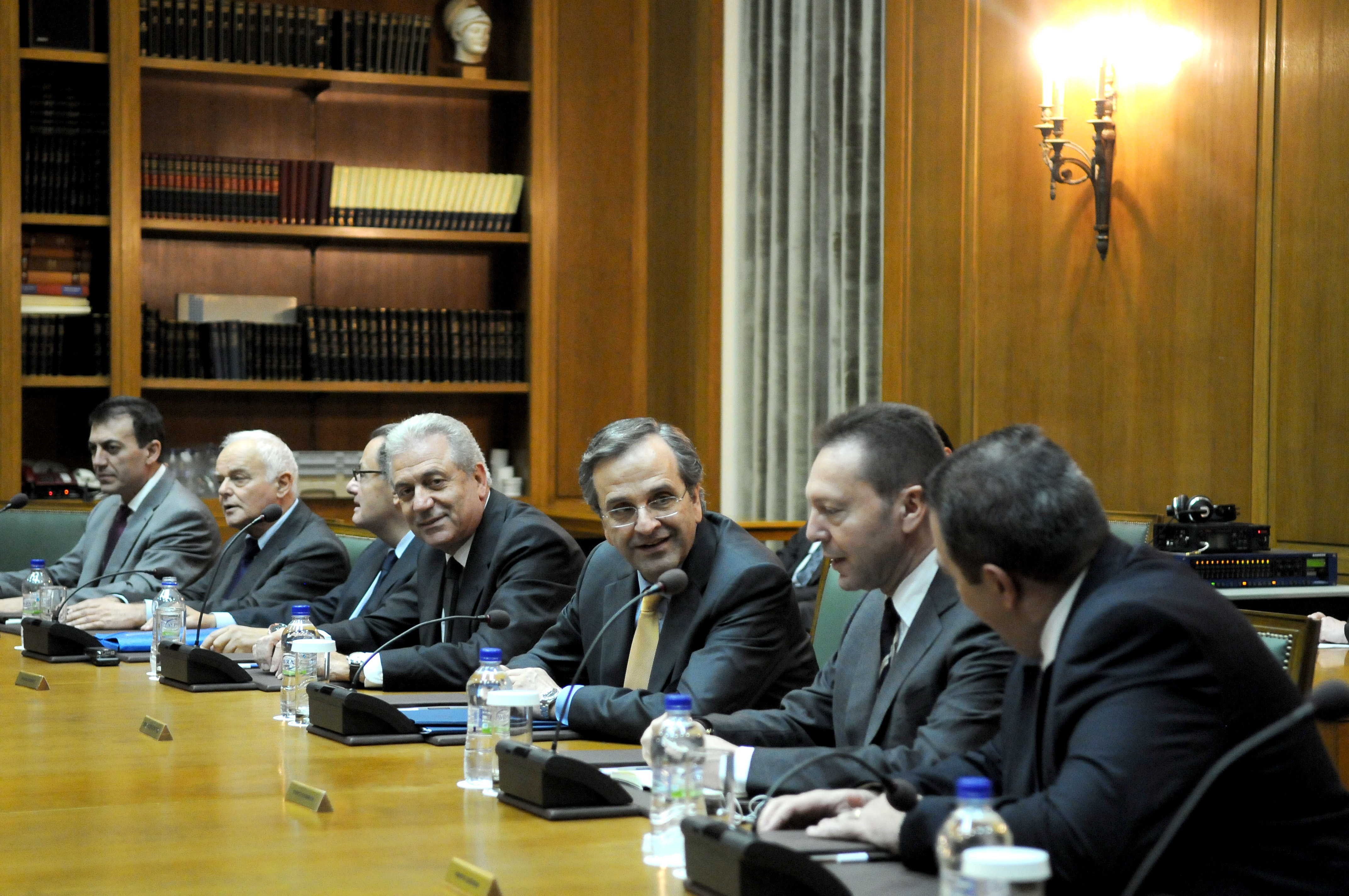 Ληξιπρόθεσμες οφειλές και θέσεις εργασίας οι προτεραιότητες της κυβέρνησης