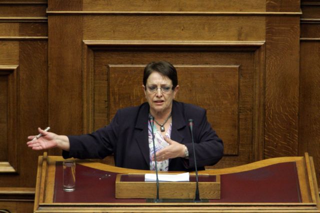 «Ναι» στην Εξεταστική για το Μνημόνιο λέει η Αλ.Παπαρήγα, αλλά με πυρά κατά του ΣΥΡΙΖΑ