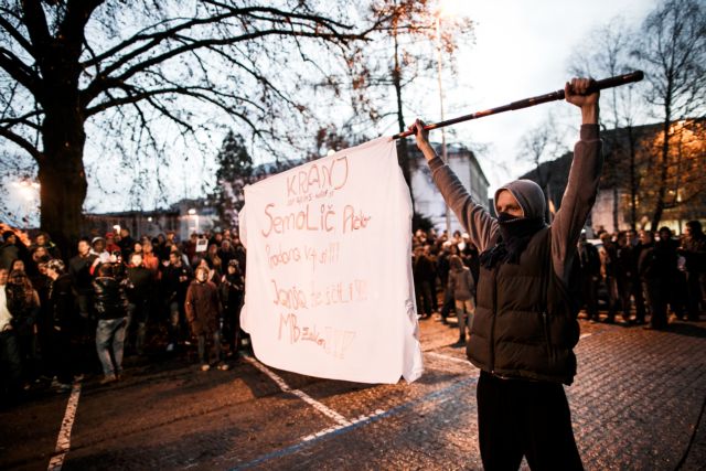 Στους δρόμους οι Σλοβένοι διαμαρτυρόμενοι με αφορμή υπόθεση διαφθοράς