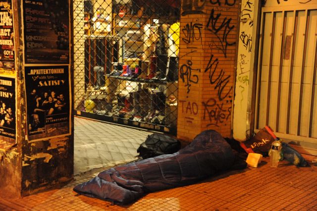 Στο νοσοκομείο άστεγος μετά από φωτιά στο κατάλυμά του στην Καλλιθέα