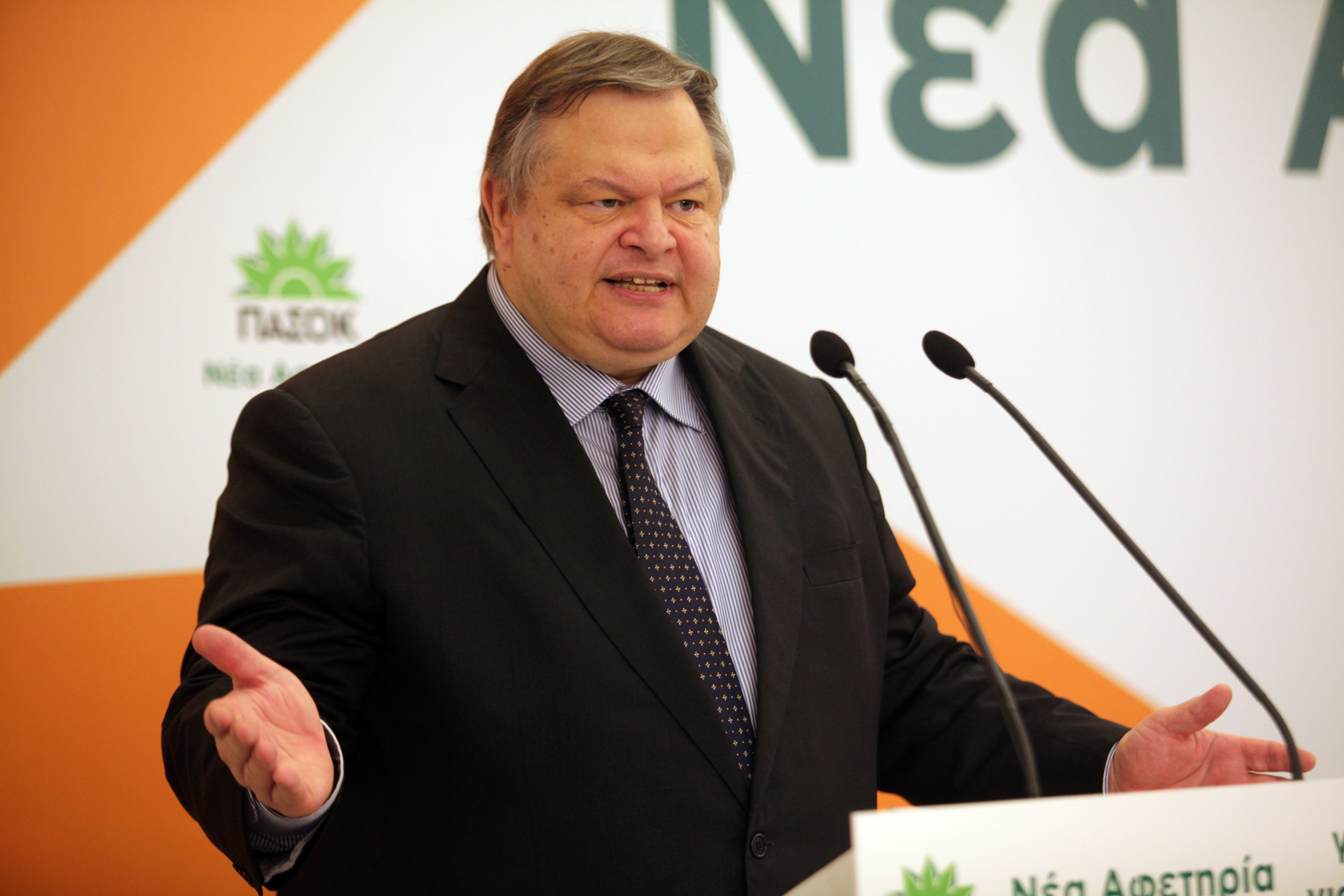 «Εδώ και μήνες το ΠΑΣΟΚ βιώνει ένα σοκ» είπε στην Οργανωτική Επιτροπή ο Ευ.Βενιζέλος