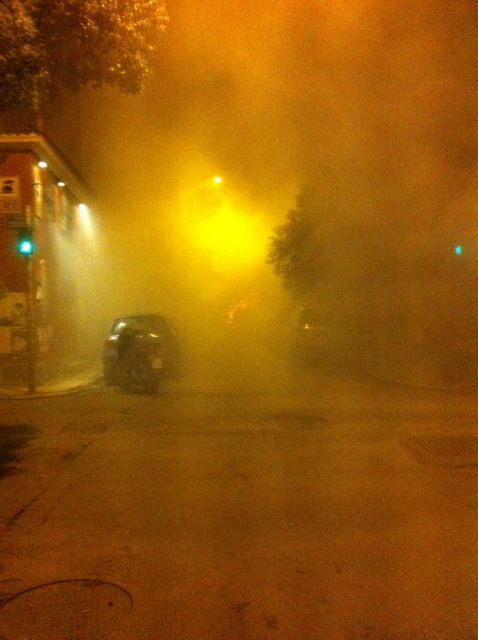 Πυρπολήθηκαν αυτοκίνητα στα Εξάρχεια, ζημιές και σε πολυκατοικία