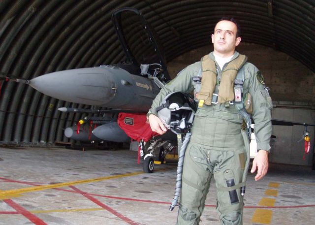 Εκλάπη η ορειχάλκινη προτομή του σμηναγού Κώστα Ηλιάκη στα Χανιά