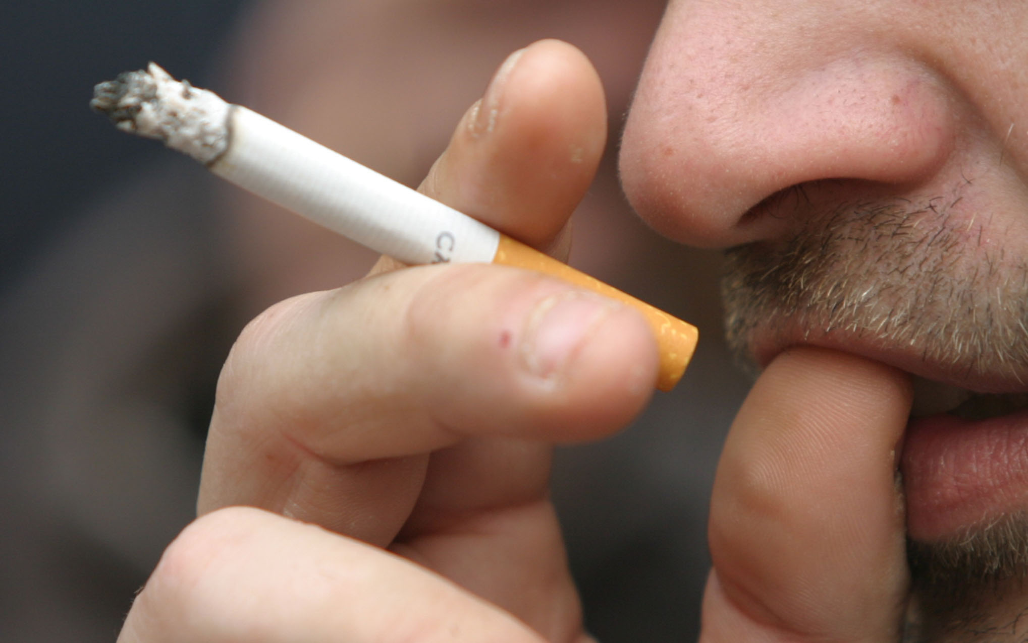 Ανεπαρκή τα μέτρα για την πρόληψη του καπνίσματος - Θετικοί οι Έλληνες ως προς την απαγόρευσή του