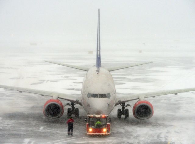 Παρέλυσε από το χιόνι το αεροδρόμιο της Στοκχόλμης, ενώ αναμένονται οι νομπελίστες