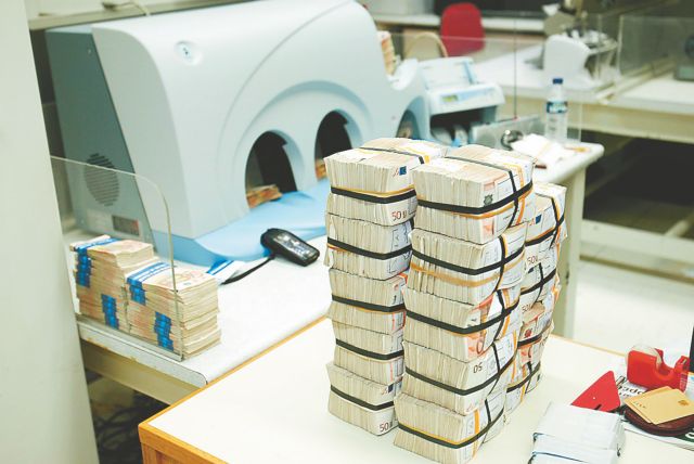 Υπεγράφησαν οι εγγυήσεις για δάνεια 448 εκατ. ευρώ από την Ευρωπαϊκή Τράπεζα Επενδύσεων