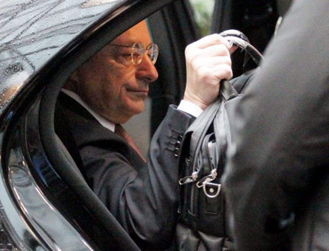 Διατηρεί το επιτόκιο, αναπροσαρμόζει τις προβλέψεις για το 2013 η ΕΚΤ