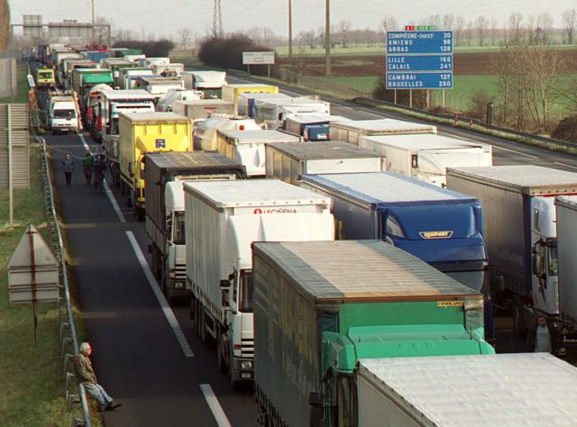 Σε απεργία διαρκείας προσανατολίζονται οι ιδιοκτήτες φορτηγών