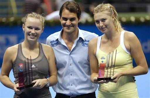 Η Βοζνιάκι μιμήθηκε τη Σερένα και η Σαραπόβα… πάγωσε