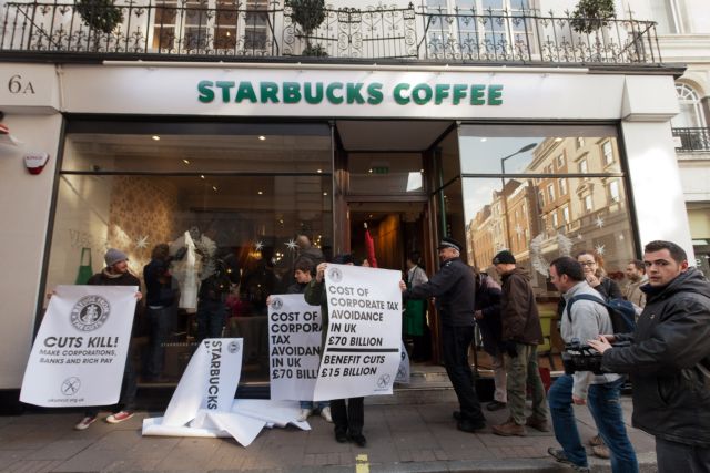 Διαδηλώσεις έξω από καταστήματα της αλυσίδας Starbucks στη Μ.Βρετανία
