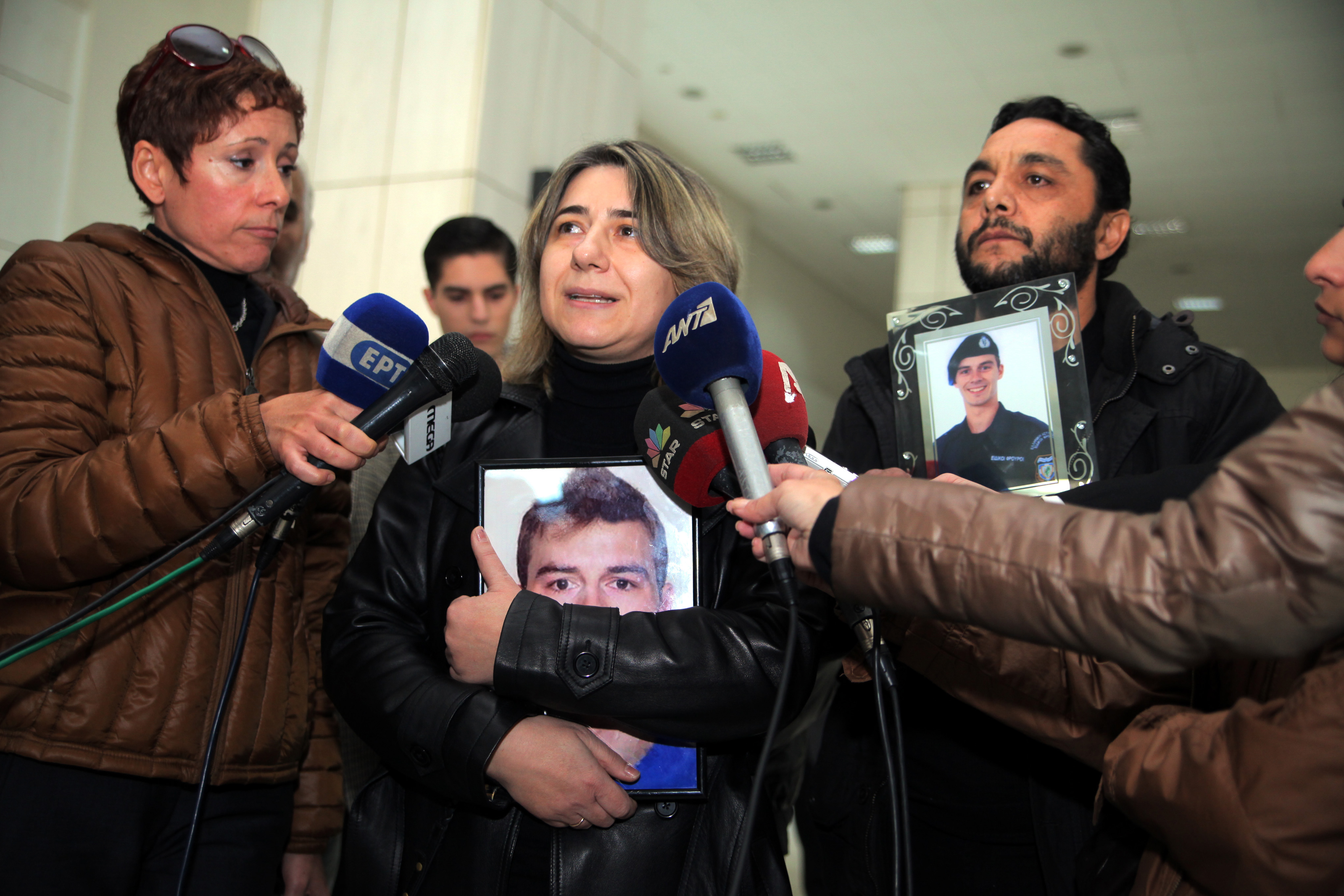 Σε τεταμένο κλίμα ξεκίνησε η δίκη για τη δολοφονία των δύο αστυνομικών στου Ρέντη