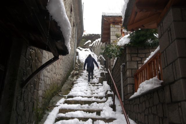 Σε κλοιό κακοκαιρίας η Βόρεια Ελλάδα με χιόνια και πολικές θερμοκρασίες
