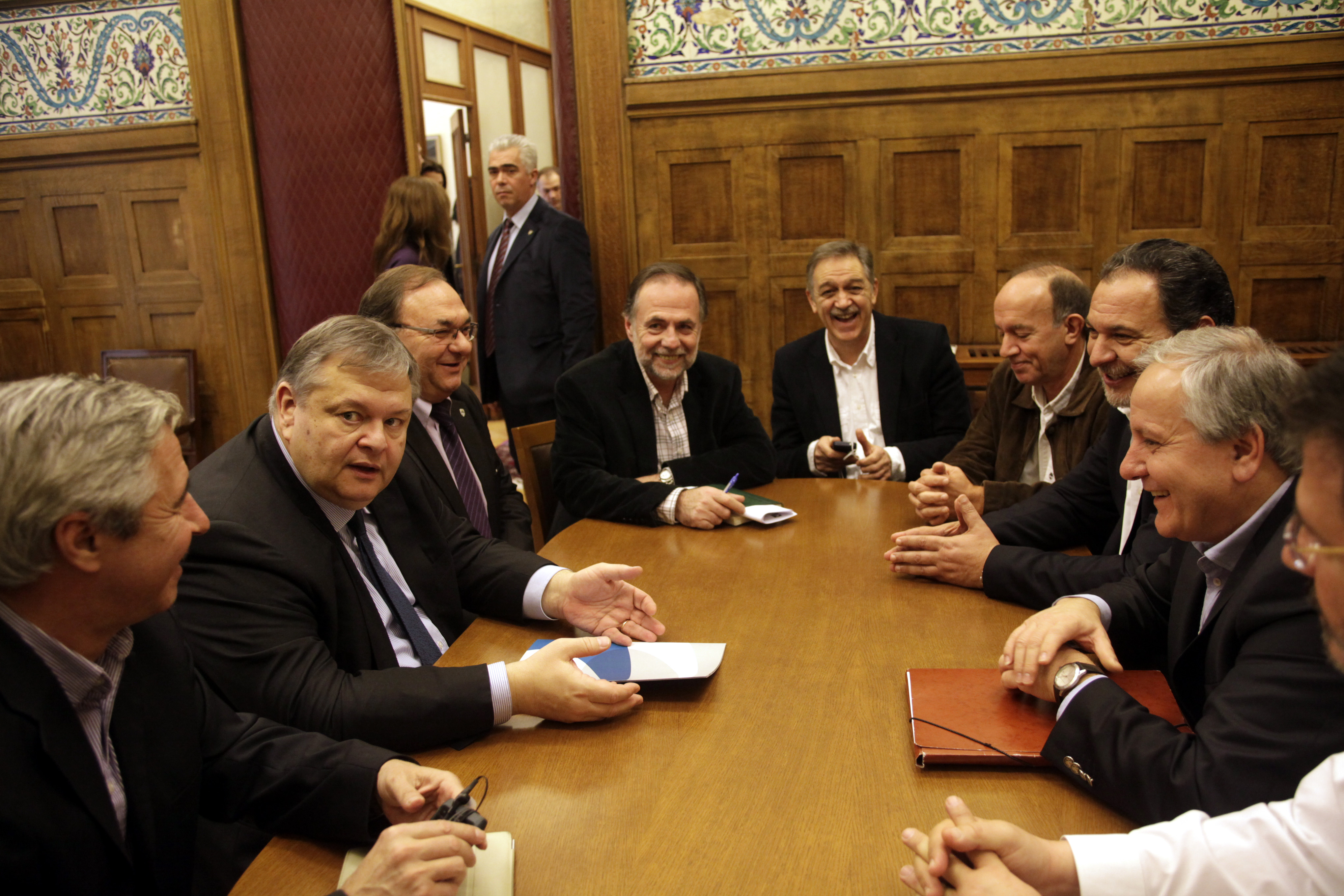 Με το προεδρείο της ΚΕΔΕ συναντήθηκαν Βενιζέλος και Κουβέλης