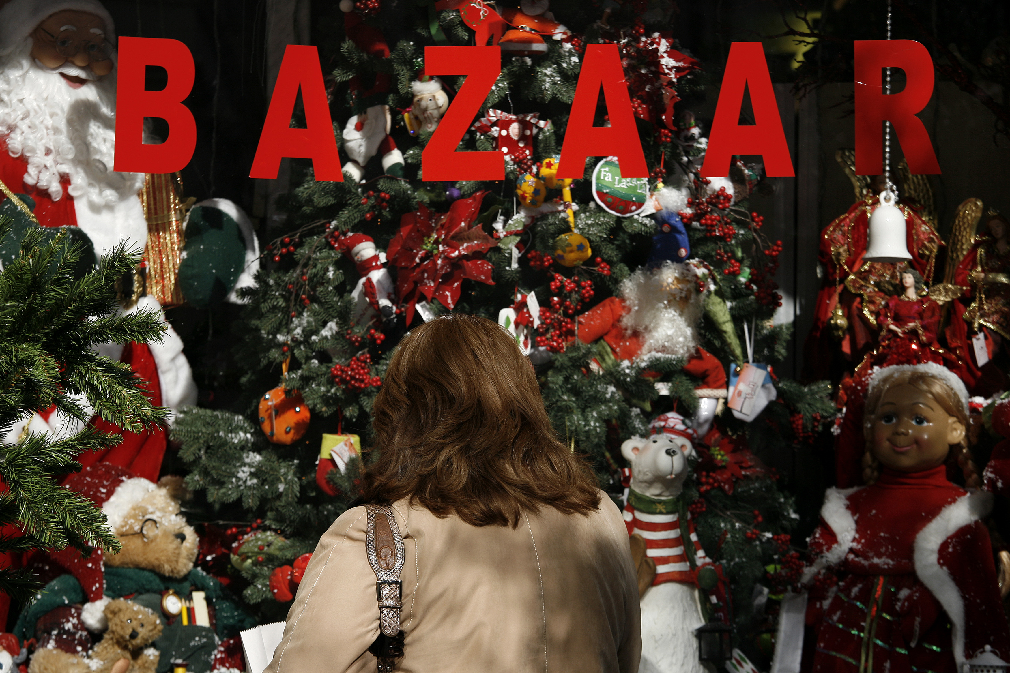 Σε ισχύ από την Πέμπτη το εορταστικό ωράριο των καταστημάτων