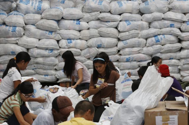 Ξεπέρασαν τους 900 οι νεκροί από τον τυφώνα Μπόπα στις Φιλιππίνες