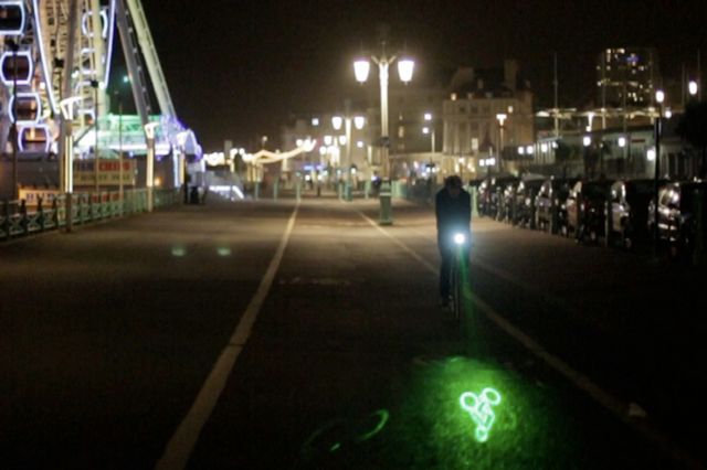 Σοβαρή «βλάβη» αντιμετωπίζουν τα χριστουγεννιάτικα φωτάκια στο Μπράιτον