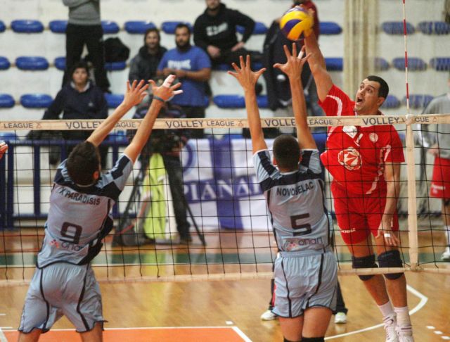 Περίπατος του Ολυμπιακού στη Μίκρα, 3-0 σετ τον Ηρακλή