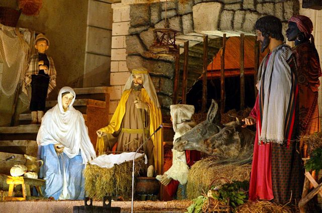 Έκλεψαν το θείο βρέφος από τη φάτνη στην πλατεία Αριστοτέλους στη Θεσσαλονίκη