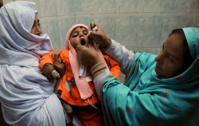 Στο στόχαστρο ενόπλων στο Πακιστάν το πρόγραμμα κατά της πολιομυελίτιδας