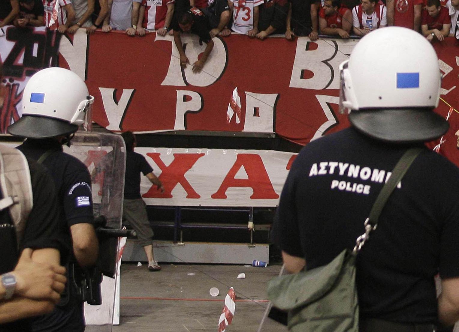 Μαχαιρώθηκε αστυνομικός στον αγώνα Παναχαϊκή - Ολυμπιακός