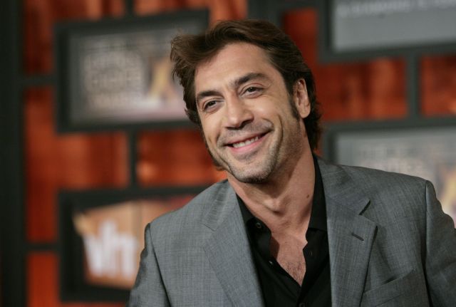 Ο Χαβιέρ Μπαρδέμ μιλά ελληνικά και ζητάει την αλληλεγγύη μας