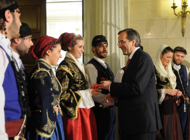 Βόλτα στο εμπορικό κέντρο της Αθήνας έκανε ο πρωθυπουργός