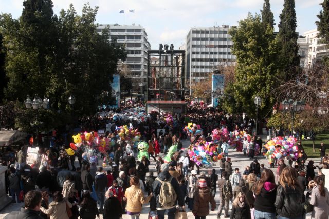 Από την Πέμπτη επανέρχεται το εορταστικό ωράριο στα εμπορικά καταστήματα