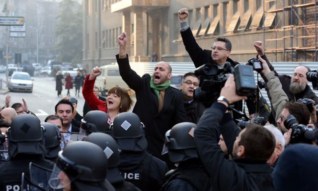 Κλιμακώνονται οι κινητοποιήσεις της αντιπολίτευσης στην ΠΓΔΜ