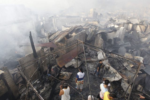 Επτά νεκροί και εκατοντάδες άστεγοι από δύο πυρκαγιές στη Μανίλα