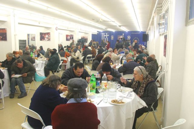 Γεύμα αγάπης από το Δήμο Αθηναίων στο Ρουφ