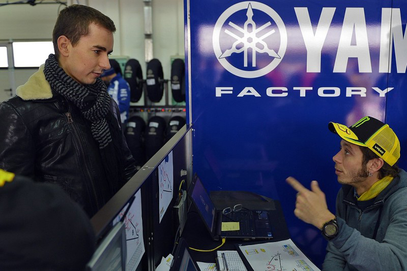 Ένα εκατομμύριο ευρώ το χρόνο κοστίζει στη Yamaha η “μάχη” των energy drinks