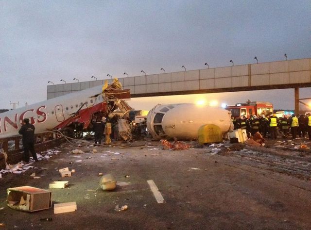 Τέσσερις νεκροί σε συντριβή αεροπλάνου σε δρόμο της Μόσχας