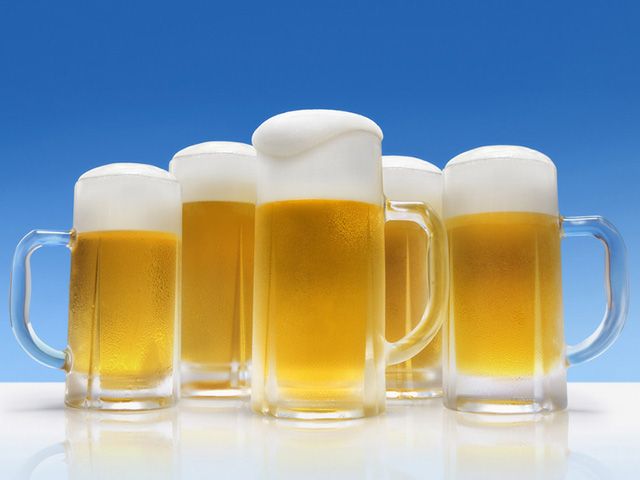 Περιορίζουν την πώληση μπίρας οι Ρώσοι για να αντιμετωπίσουν τον αλκοολισμό