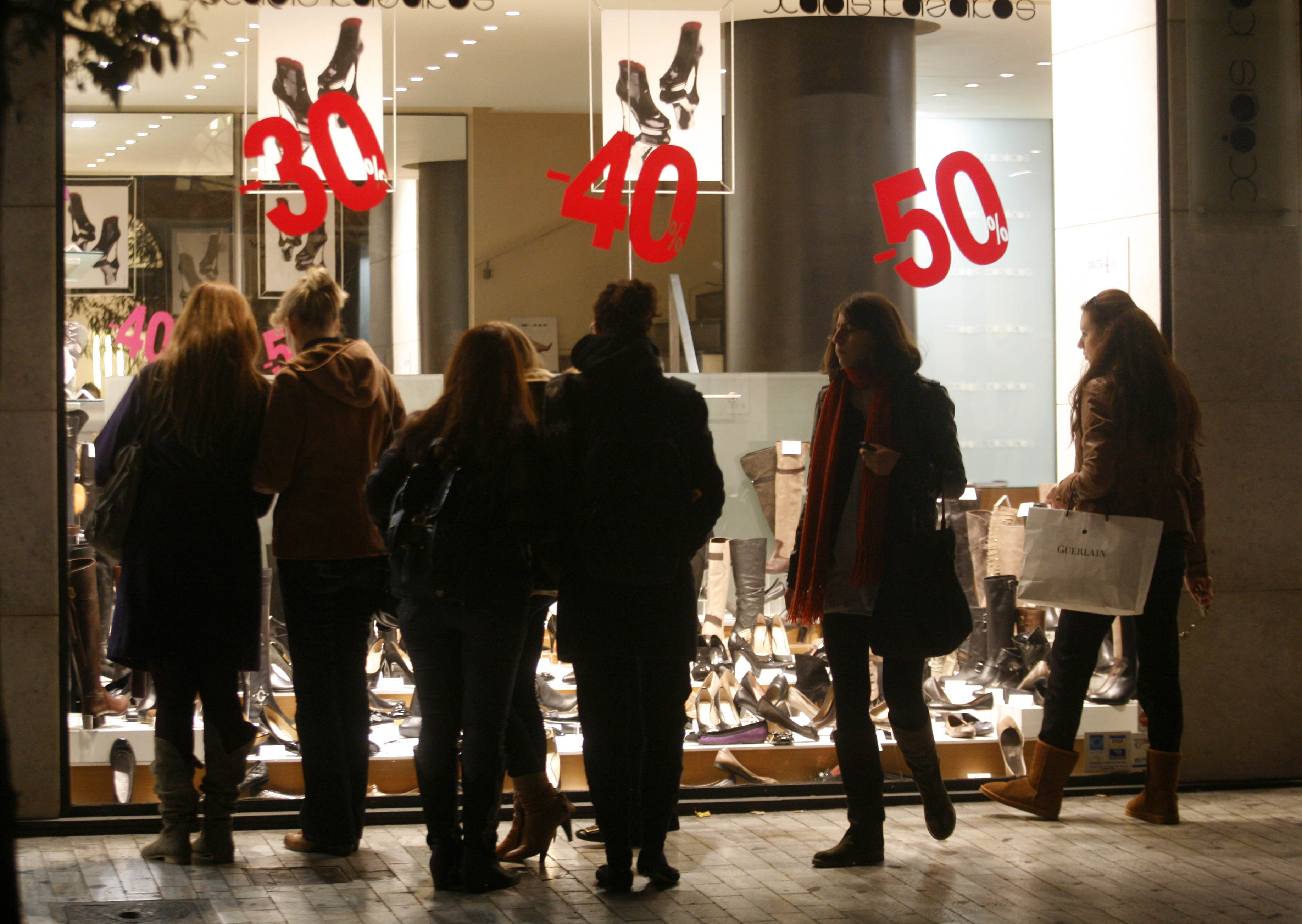 Στις 15 Ιανουαρίου ξεκινούν οι χειμερινές εκπτώσεις