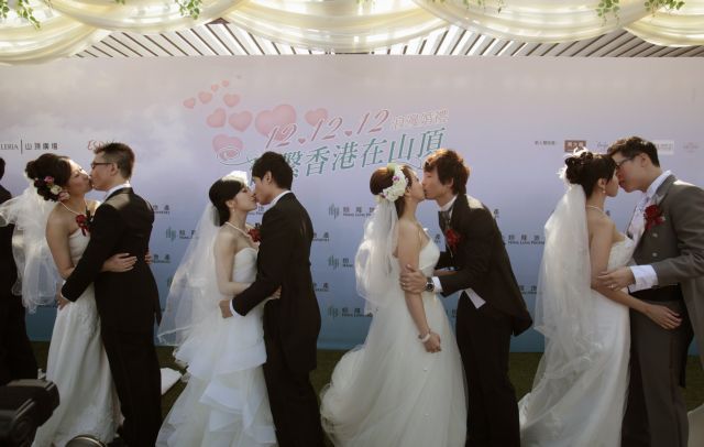 Εκατοντάδες χιλιάδες Κινέζοι σπεύδουν να παντρευτούν στις 4 Ιανουαρίου