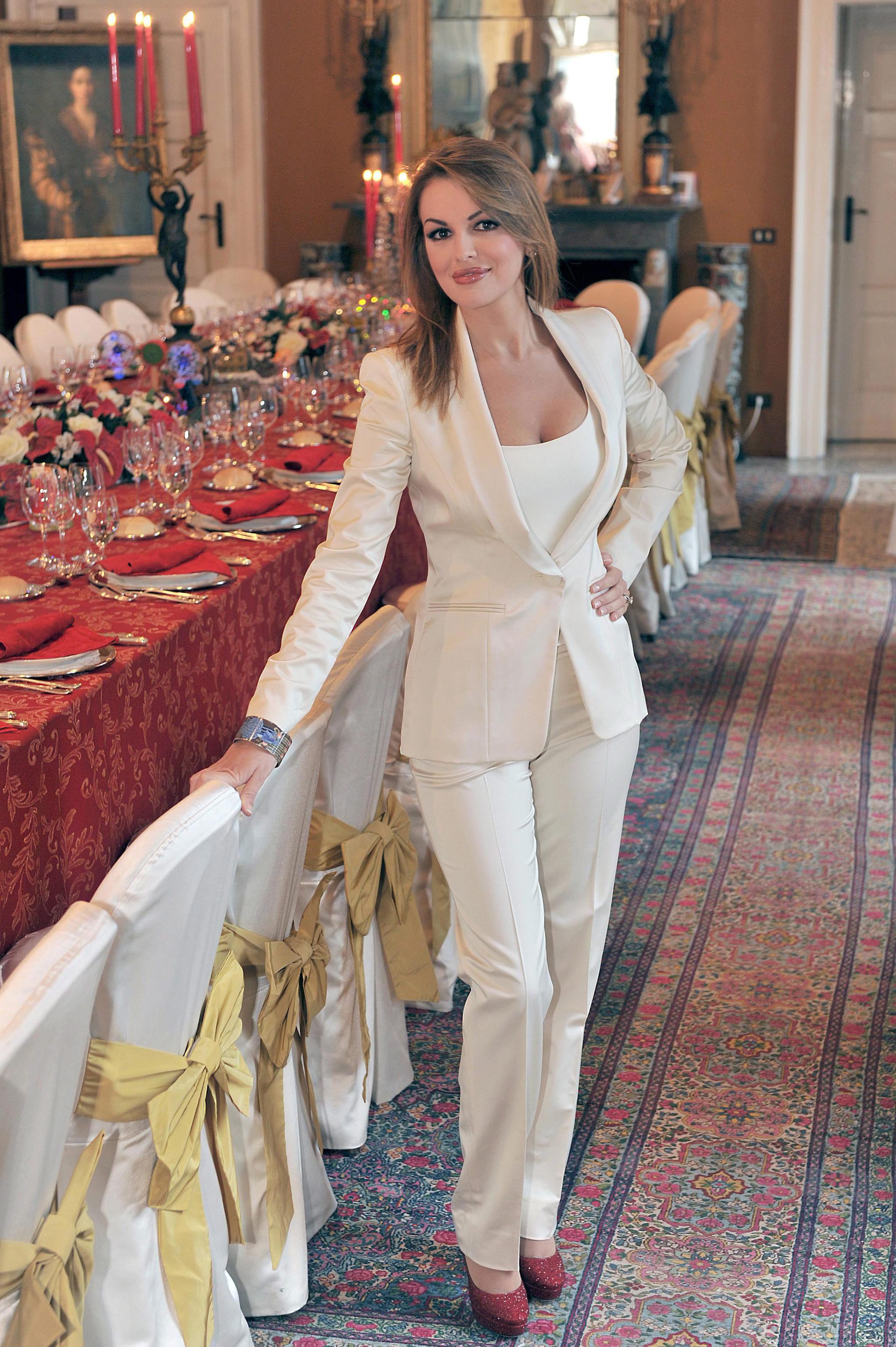 Φωτογραφικό ντεμπούτο για την 27χρονη αρραβωνιαστικιά του Μπερλουσκόνι