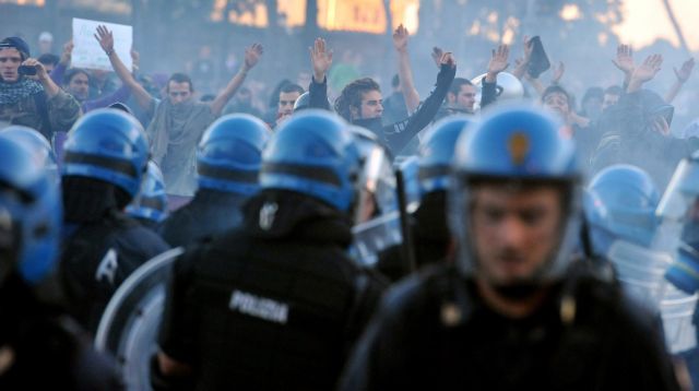 Κάθειρξη έξι ετών σε διαδηλωτές που είχαν επιτεθεί σε αστυνομικό όχημα στην Ιταλία