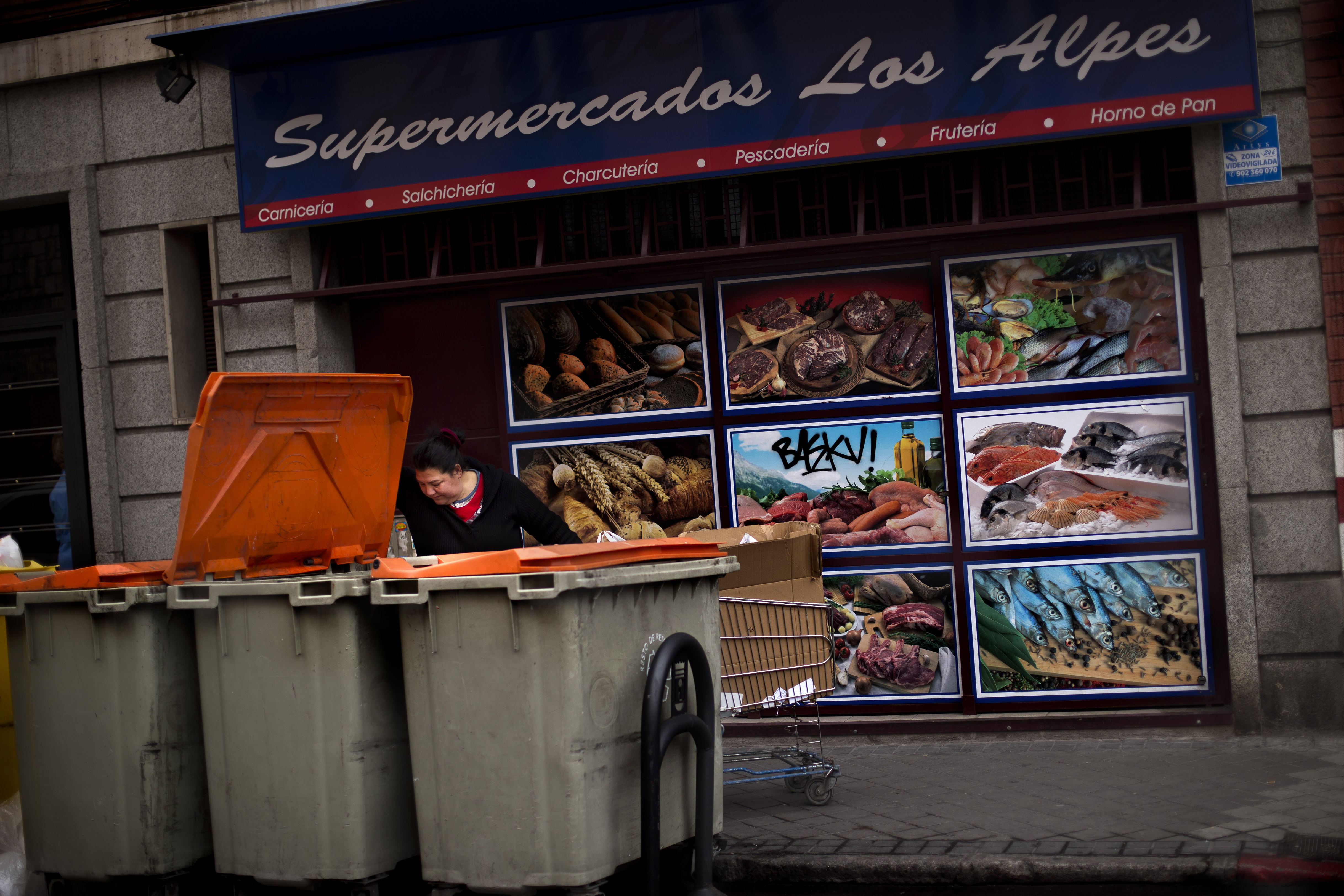 Τα μισά τρόφιμα του κόσμου «καταλήγουν στα σκουπίδια»