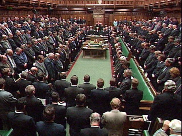 Κακοπληρωμένοι αισθάνονται οι Βρετανοί βουλευτές, ζητούν αυξήσεις ως 30%