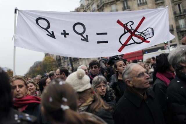 Μεγάλη πορεία διαμαρτυρίας στο Παρίσι κατά του γάμου των ομοφυλόφιλων